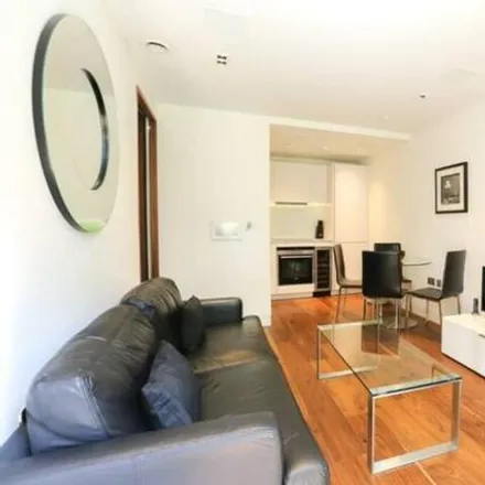 Image 4 - Roman House, Fore Street, Barbican, London, EC2Y 5DB, United Kingdom - Apartment for rent