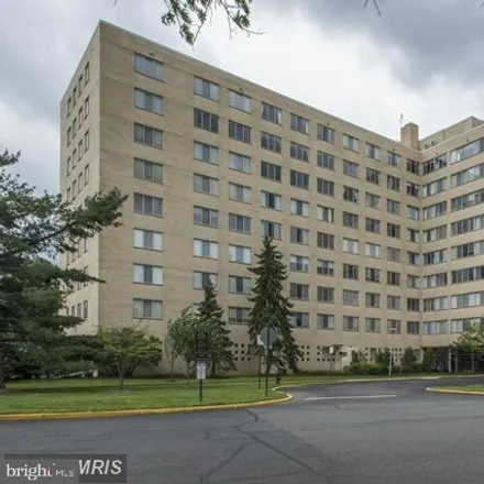 Buy this studio condo on 6621 Wakefield Drive in Belle Haven, Fairfax County