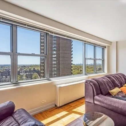 Image 7 - Silver Towers, Queens Boulevard, New York, NY 11415, USA - Apartment for sale