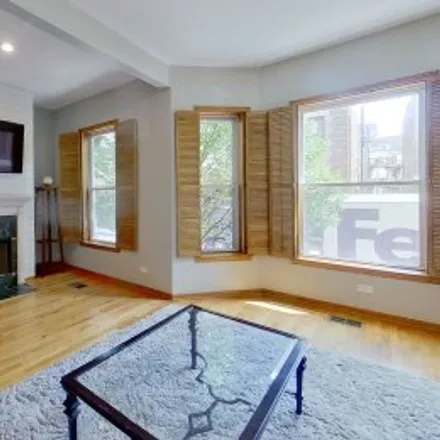 Buy this 4 bed apartment on #1w,816 West Cuyler Avenue in Buena Park, Chicago