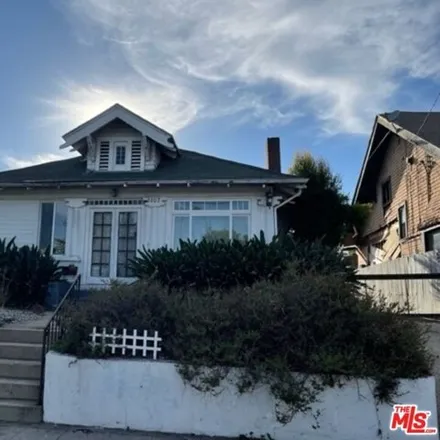 Buy this 3 bed house on 2006 West 28th Street in Los Angeles, CA 90018
