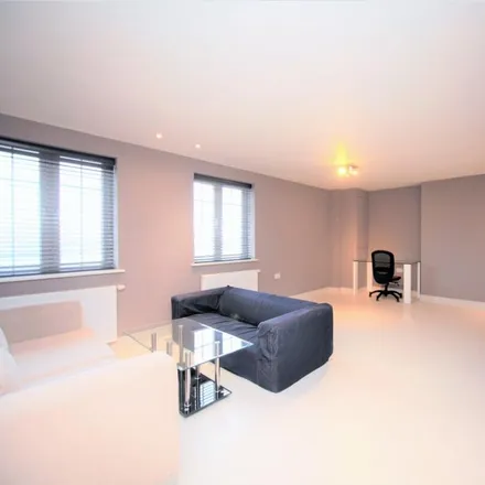 Image 7 - 1 Brent Street, London, NW4 2DT, United Kingdom - Apartment for rent