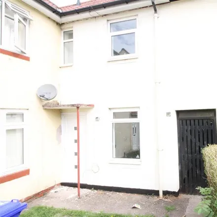 Rent this 3 bed townhouse on Dunkeld Road in Wythenshawe, M23 1HZ