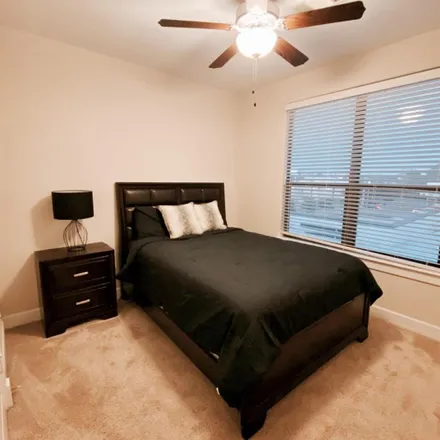 Rent this 1 bed room on 214 West 28th Street in Houston, TX 77008