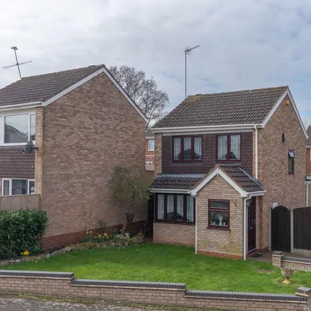 Rent this 3 bed house on Caynham Close in Redditch, B98 0JF