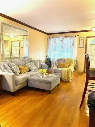 Image 7 - 743 East 102nd Street, New York, NY 11236, USA - House for sale