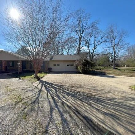Image 1 - 253 Lone Oak Circle, West Point, MS 39773, USA - House for sale