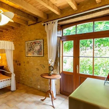 Rent this 2 bed townhouse on 72430 Asnières-sur-Vègre