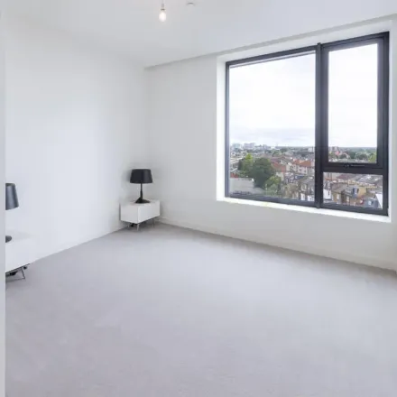 Image 4 - Wood Crescent, London, W12 7EE, United Kingdom - Apartment for rent