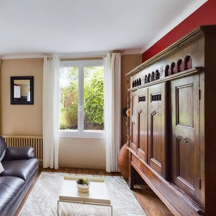 Rent this 3 bed house on 29910 Trégunc