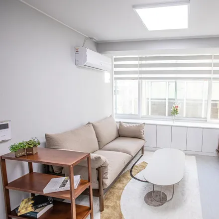 Rent this 3 bed apartment on South Korea in Seoul, Banpo 2(i)-dong