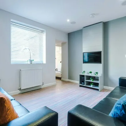 Rent this 4 bed apartment on Alchemy Dental Practice in Queen Anne Street, Stoke