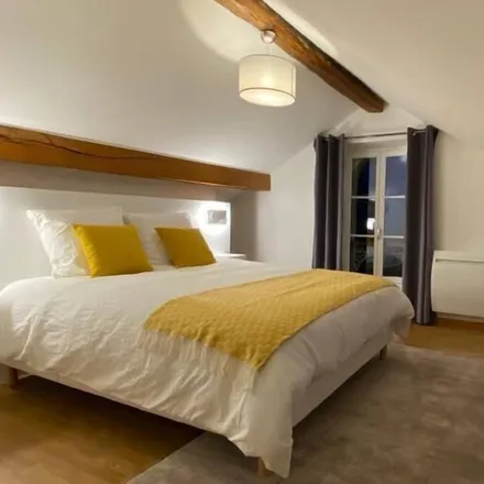 Rent this 4 bed townhouse on 77610 Crèvecœur-en-Brie