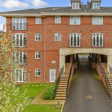 Image 1 - Farningham Road, Croydon Road, Tandridge, CR3 6QF, United Kingdom - Apartment for sale