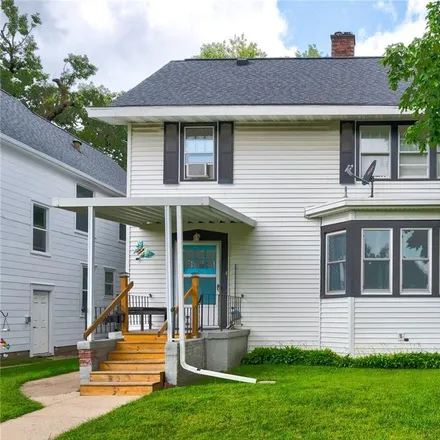 Buy this studio duplex on 1727 B Avenue Northeast in Cedar Rapids, IA 52402