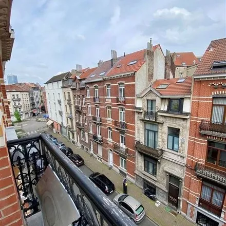 Rent this 3 bed apartment on Rue André Hennebicq - André Hennebicqstraat 17 in 1060 Saint-Gilles - Sint-Gillis, Belgium