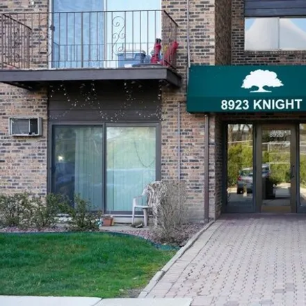 Image 1 - 8927 North Knight Avenue, Maine Township, IL 60016, USA - Condo for sale