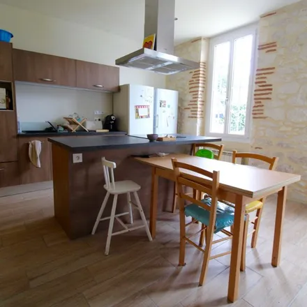 Rent this 4 bed apartment on 40 Rue de la Fraternité in 47300 Villeneuve-sur-Lot, France