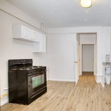 Image 5 - 821 Park Street, Parkville, Hartford, CT 06106, USA - Apartment for rent