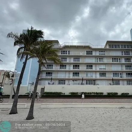 Buy this 1 bed condo on 650 South Surf Road in Hollywood, FL 33019