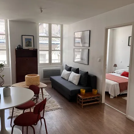 Rent this 2 bed apartment on 4 Rue des Lieutenants Thomazo in 40100 Dax, France