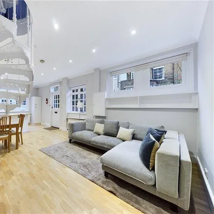Rent this 2 bed townhouse on 5 Kingsley Mews in London, W8 5PY