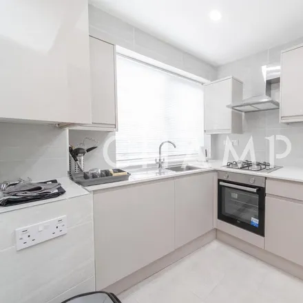 Image 5 - Hendon Central, Hendon Way, London, NW4 3RA, United Kingdom - Apartment for rent
