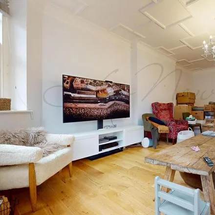 Rent this 5 bed apartment on 15-30 Oakwood Court in London, W14 8JE