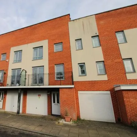 Buy this 3 bed townhouse on 16 Battle Square in Reading, RG30 1AL