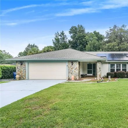 Buy this 3 bed house on 4 Hemlock Court East in Citrus County, FL 34446