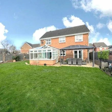Buy this 4 bed house on Osterley Road in Swindon, SN25 1UN
