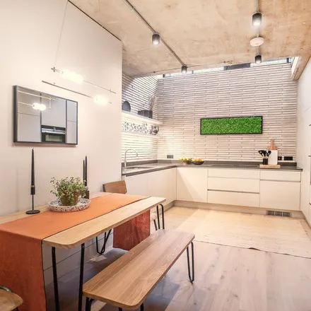 Rent this 3 bed apartment on 13 King's Mews in London, WC1N 2HZ