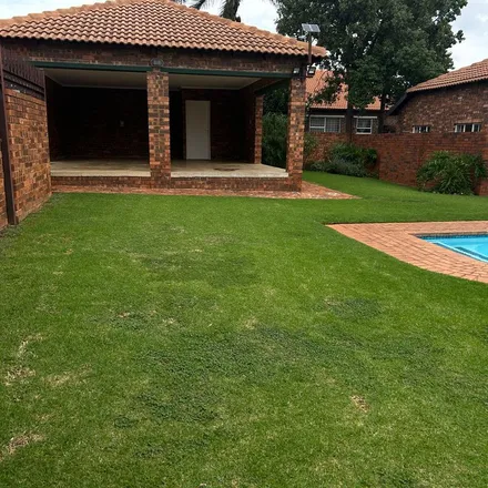 Image 1 - Checkers Hyper, Constantia Drive, Floracliffe, Roodepoort, 1709, South Africa - Apartment for rent