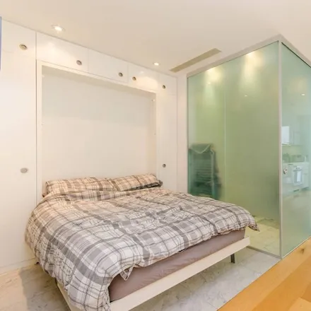 Rent this studio apartment on New Providence Wharf in 1 Fairmont Avenue, London