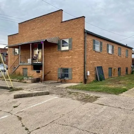 Buy this studio house on 200 North Liberty Street in Rushville, IL 62681