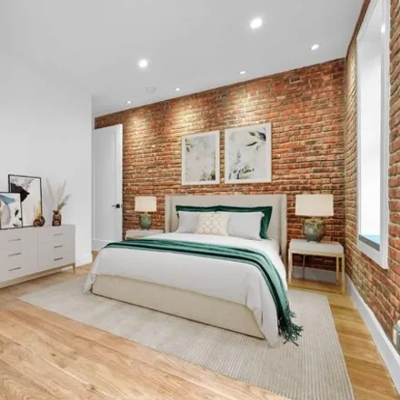 Image 4 - 909 Willoughby Avenue, New York, NY 11221, USA - House for sale