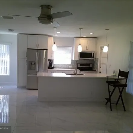 Image 5 - 570 NE 46th St, Oakland Park, Florida, 33334 - House for sale