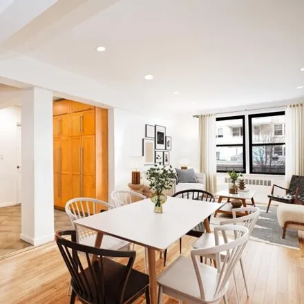Image 2 - J & Z One Nails, 50 East 8th Street, New York, NY 10003, USA - Apartment for sale