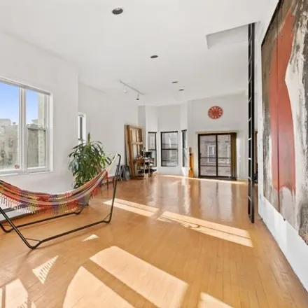 Image 7 - 16 Clifford Place, New York, NY 11222, USA - House for sale