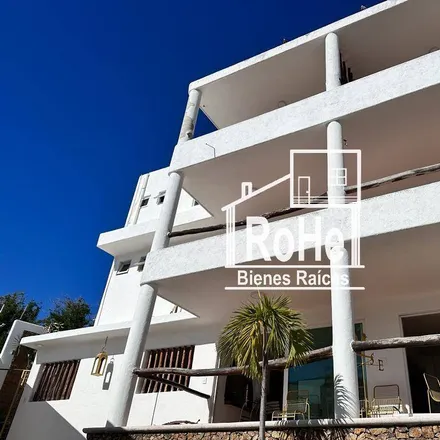 Rent this 3 bed house on Calle Villa Sol y Mar in Fraccionamiento Farallón, 39300 Acapulco