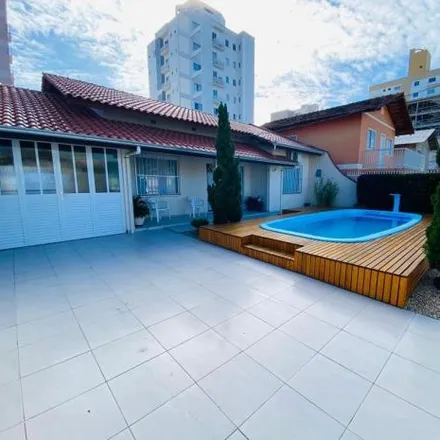 Buy this 7 bed house on Avenida Joaquim Couto in Gravatá, Navegantes - SC