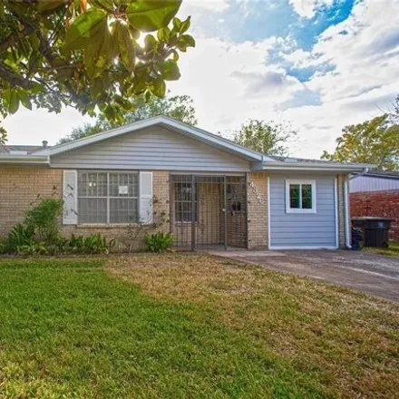 Buy this 4 bed house on 4326 Akard St in Houston, Texas