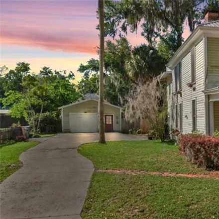 Buy this 3 bed house on 586 Southeast 8th Street in Ocala, FL 34471