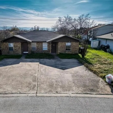 Buy this studio house on 1416 Hillside Drive in College Station, TX 77845
