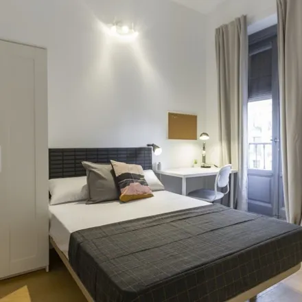 Rent this 5 bed room on Madrid in Calle de Santa Engracia, 51