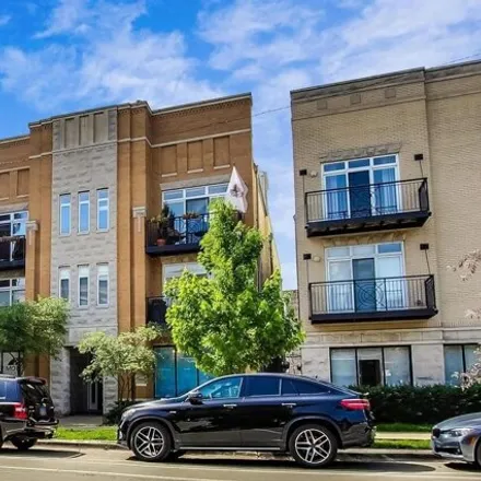 Rent this 3 bed condo on 2151 West Roscoe Street in Chicago, IL 60618