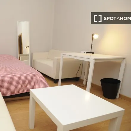 Rent this 8 bed room on Julie Johnson Planas in Carrer de les Garrigues, 5