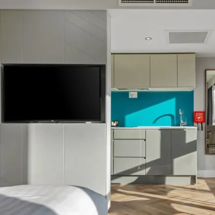 Image 6 - Roomzzz Aparthotel, Hanover Square, Newcastle upon Tyne, NE1 3NG, United Kingdom - Apartment for rent