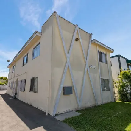 Rent this 2 bed apartment on 5394 Blackwelder Street in Los Angeles, CA 90016