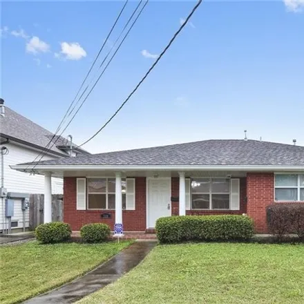 Rent this 3 bed house on 318 18th Street in Lakeview, New Orleans